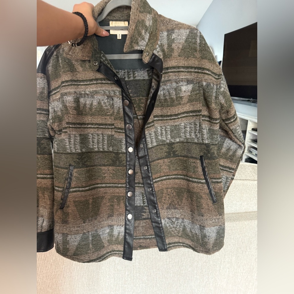 Women's BKE Patterned Jacket - Green and Brown - Picture 6 of 8